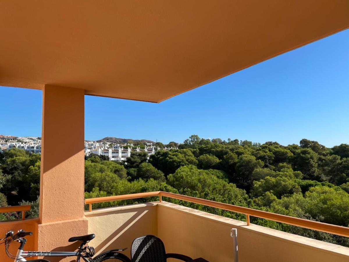 Beautiful Holiday Apartment 2 Bedroom Beach And Pool Malaga Marbella Calahonda Royale Mijas Costa Spain Esterno foto