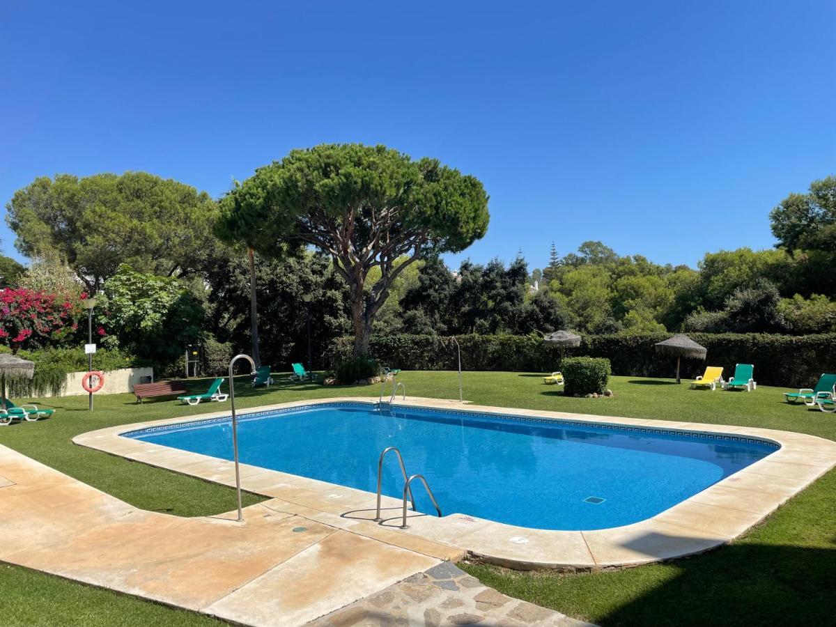 Beautiful Holiday Apartment 2 Bedroom Beach And Pool Malaga Marbella Calahonda Royale Mijas Costa Spain Esterno foto